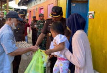 Peduli Stunting, Kejari Baubau Beri Bantuan kepada Anak Asuh