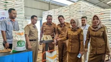 Pemkot Baubau Periksa Kualitas Cadangan Pangan 2024 di Gudang Bulog