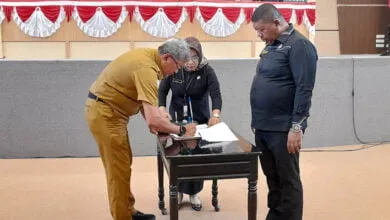 Pemkot dan DPRD Kendari Tandatangani Rancangan Awal RPJPD 2025-2045