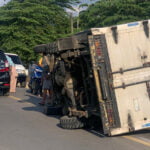 Mobil Boks Alami Kecelakaan Tunggal di Mubar, Tangan Sopir Nyaris Putus
