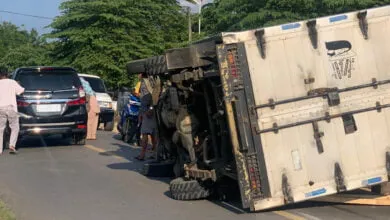 Mobil Boks Alami Kecelakaan Tunggal di Mubar, Tangan Sopir Nyaris Putus