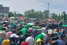 Puluhan Ribu Masyarakat Meriahkan Kampanye PPP dan ASR di Eks MTQ