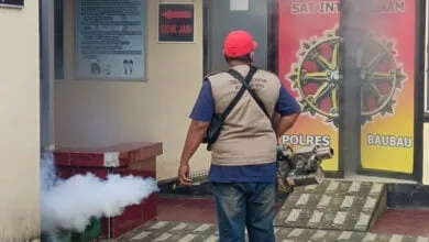 Polres Baubau Lakukan Fogging di Lingkungan Kantor hingga Asrama Polisi