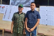 Andi Sumangerukka Salurkan Hak Pilihnya Didampingi Putra Tercinta