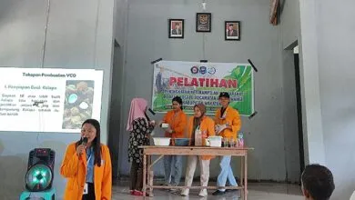 Lirik Potensi Alam, Kelompok KKN UHO Gelar Pelatihan Pembuatan Minyak VCO dan Pupuk Organik