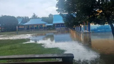 Pj Bupati Muna Barat Tinjau SMPN 1 Napano Kusambi yang Jadi Langganan Banjir
