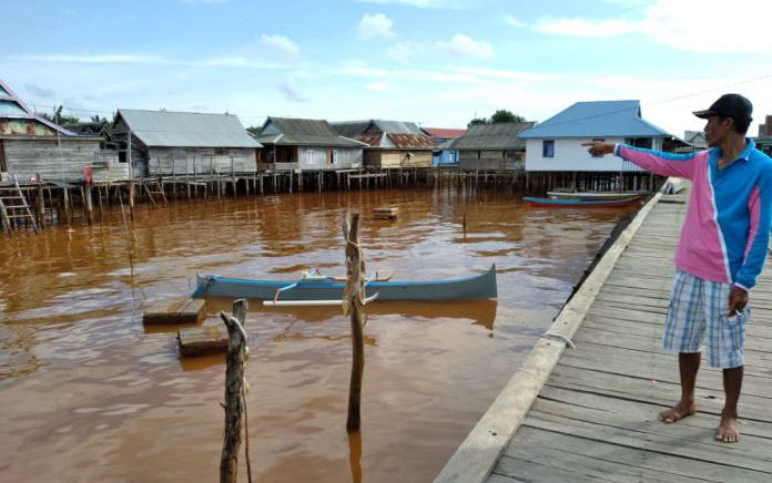 Diterjang Banjir Bercampur Lumpur Tanah Merah, Pemukiman Warga Desa Baliara Bombana Diduga Tercemar