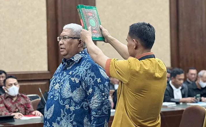 Ali Mazi Hadiri Sidang Perkara Korupsi Tambang PT Antam Usai Dua Kali Mangkir