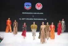 Tenun Motif Mekongga Khas Kolaka Pikat Pengunjung Indonesia Fashion Week 2024