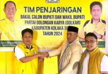 Abdu Azis Ambil Formulir Balon Bupati Koltim di Partai Golkar
