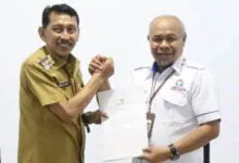 Ombudsman Sultra Serahkan Hasil Penilaian Kepatuhan Tahun 2023 ke Pj Bupati Buton