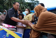 2.198 KK Terdampak Banjir di Kendari, Pj Gubernur Beri Bantuan Air Bersih hingga Vitamin