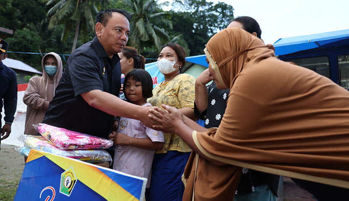 2.198 KK Terdampak Banjir di Kendari, Pj Gubernur Beri Bantuan Air Bersih hingga Vitamin