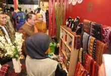 Tenun Asli Buatan Tangan Perajin Asal Sultra Kembali Tampil di Kancah Nasional