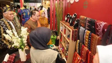 Tenun Asli Buatan Tangan Perajin Asal Sultra Kembali Tampil di Kancah Nasional