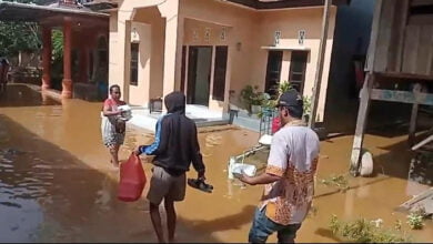 Aleg PDI-P Kendari Terpilih, Zulham Damu Bantu Korban Banjir