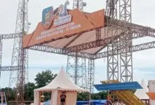 Panitia HUT Konsel ke-21 Genjot Pengerjaan Stan Pameran dan Panggung Utama