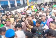 Puncak Arus Balik, Penumpang di Pelabuhan Nusantara Raha Membludak hingga Berdesakan
