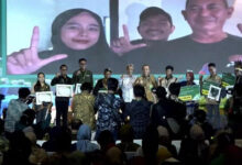 PT Pertamina Bitung Bersama Mike Raih Penghargaan Diajang Local Hero Inspiration Award 2024