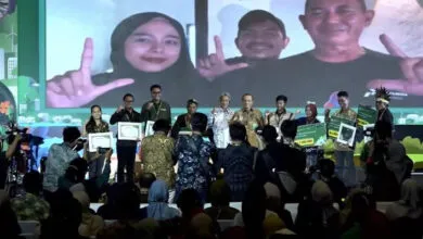 PT Pertamina Bitung Bersama Mike Raih Penghargaan Diajang Local Hero Inspiration Award 2024