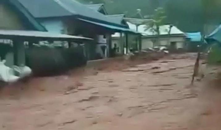 Sungai Meluap, Dua Dusun di Desa Sangi-Sangi Terendam Banjir Campur Lumpur Tanah Merah