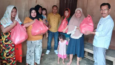 KAI Sultra Berbagi Berkah di Bulan Suci Ramadan, Sasar Warga Kurang Mampu
