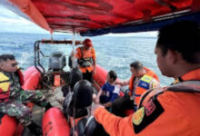 Tim SAR Baubau dan Bhabinkamtibmas Sulaa Evakuasi ODGJ di Tengah Laut