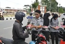 Meriahkan Kegiatan HBP Ke-60, Divisi PAS Kanwil Kemenkumham Sultra Bagikan Takjil Gratis