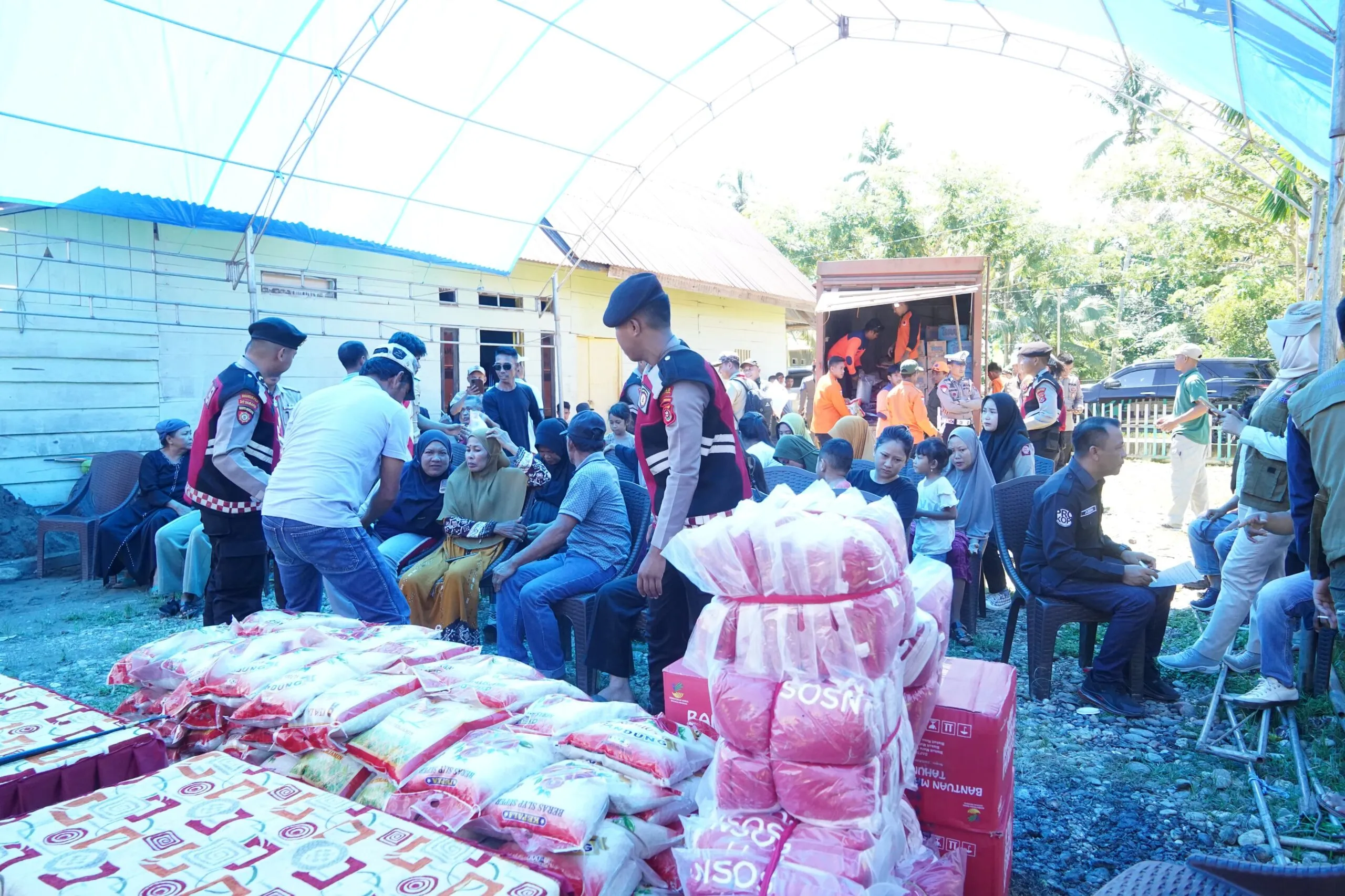 Pemda Konut Salurkan Bantuan Sembako dan Layanan Kesehatan Bagi Warga Terdampak Banjir