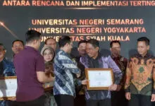 Kepala LLDIKTI Wilayah IX Terima Penghargaan, STMIK Bina Bangsa Kendari: Motivasi Tingkatkan Mutu Pendidikan