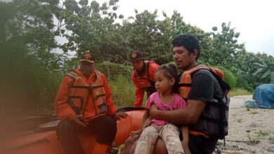 Ayah dan Anak Warga Konawe Utara Terjebak Banjir saat Berada di Kebun, Dievakuasi Tim SAR