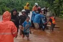 Jalan Trans Sulawesi di Konut Lumpuh Terendam Banjir, Warga Siapkan Jasa Pincara