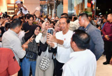 Presiden Jokowi Sapa Warga Kendari dan Santap Nasi Goreng di Pusat Perbelanjaan