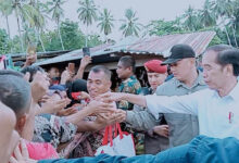 Presiden Jokowi Beli Cabai di Pasar Kambaara Mubar Satu Kilogram Rp150 Ribu