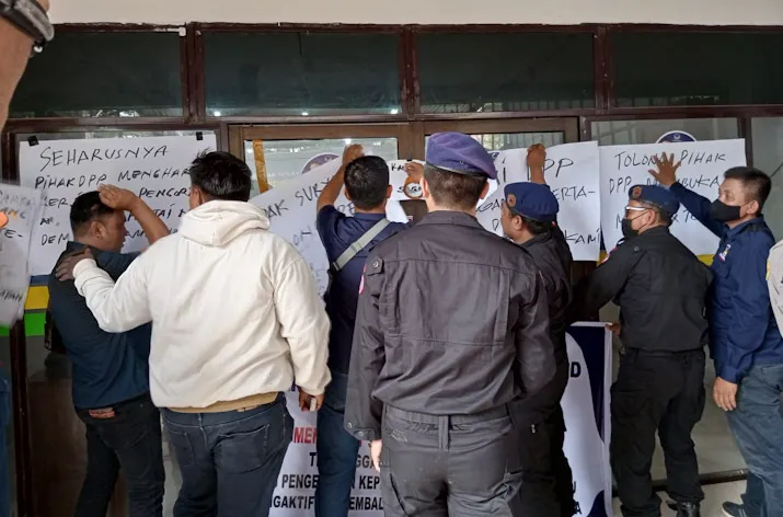 Kader NasDem Konawe Segel Kantor DPW NasDem Sultra, Buntut Pemecatan Pengurus