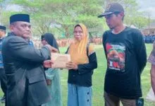 Pemkab Mubar Serahkan Bantuan kepada Korban Angin Puting Beliung dan Kebakaran Rumah
