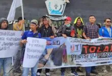 Tolak Pasal Kontroversi RUU Penyiaran, Jurnalis di Kendari Geruduk Kantor DPRD Sultra