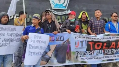 Tolak Pasal Kontroversi RUU Penyiaran, Jurnalis di Kendari Geruduk Kantor DPRD Sultra