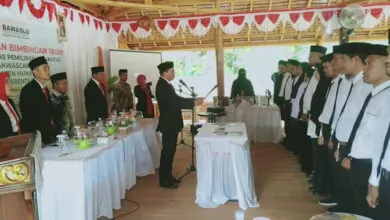 Lantik 33 Anggota Panwascam, Ini Pesan Ketua Bawaslu Mubar