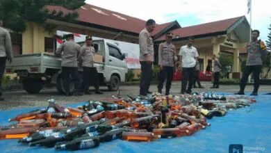 Cipta Kondisi, Polres Kolaka Musnahkan Barang Bukti Tangkapan Narkoba dan Miras