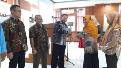 Dosen FMIPA UHO Luncurkan Buku Geologi Endapan Nikel Laterit