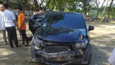 Diduga Belum Mahir Mengemudi, Seorang Bapak di Muna Tabrak Mobil Imam Masjid Seusai Salat Jumat