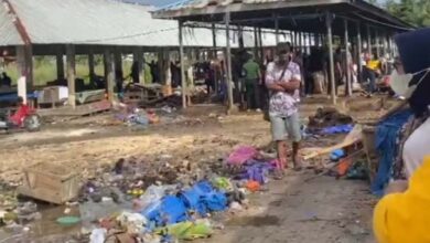 Jelang Kedatangan Presiden di Muna, Tumpukan Sampah di Pasar Laino Mulai Dibersihkan
