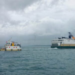 Kapal Jetliner yang Sempat Kandas di Perairan Raha Berhasil Sandar di Pelabuhan