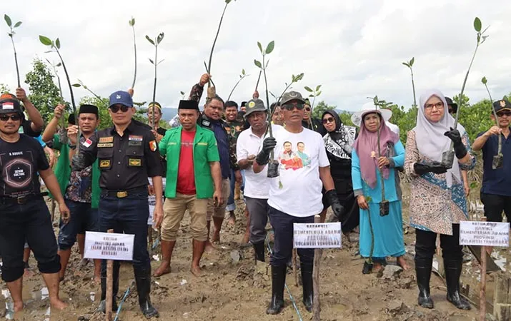 Tanam 1.000 Bibit Mangrove, Kemenag Sultra Sebut sebagai Bentuk Kepedulian Lingkungan