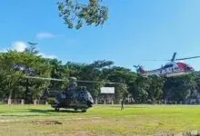 Helikopter yang Akan Ditumpangi Presiden Jokowi Uji Coba Pendaratan di Alun-Alun Raha