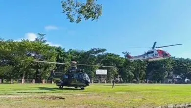 Helikopter yang Akan Ditumpangi Presiden Jokowi Uji Coba Pendaratan di Alun-Alun Raha