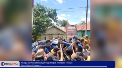 Video : Warga di Muna Hadang Iring-iringan Presiden Jokowi