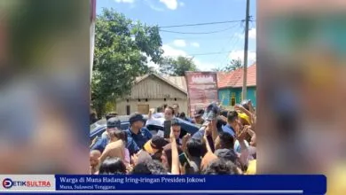 Video : Warga di Muna Hadang Iring-iringan Presiden Jokowi