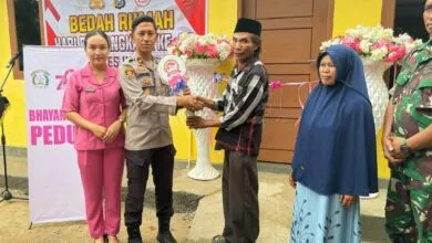 Warga Wundulako Kolaka Dapat Bantuan Bedah Rumah di Momen Hari Bhayangkara ke-78